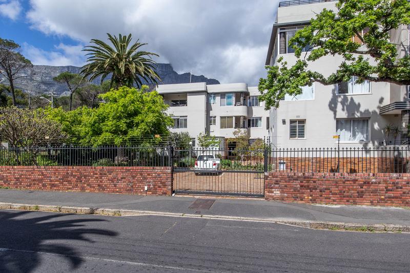 1 Bedroom Property for Sale in Gardens Western Cape